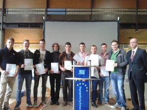 Abiturienten 2015 erhalten CNC-Führerschein von Bernd Stirnberg von der DEKRA Akademie Brühl HP
